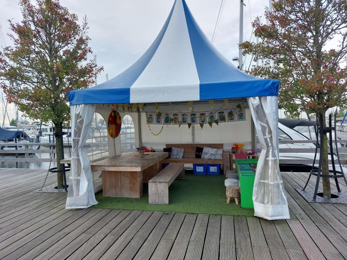 Hotel Luxury Houseboat In Volendam Marina Exterior foto